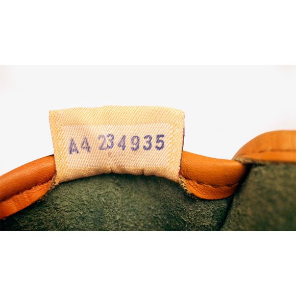 Meet your Posher, Ellna - Picture 7 of 16